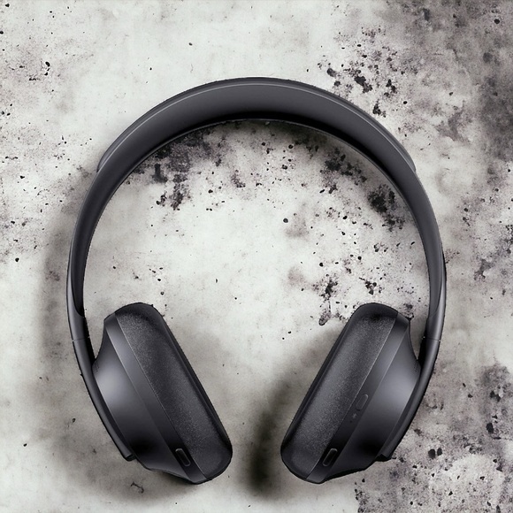 Bose Headphones 700, Noise Cancelling Bluetooth Over-Ear Wireless - NEW! - Picture 2 of 8